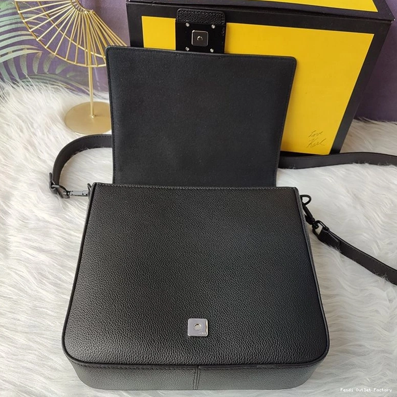 Affordable HOT Baguette Fendi Messenger Medium In Leather Cuoio Romano Black 0711